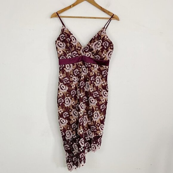 Elegant Floral Lace Dress in Burgundy and Cream - Picture 2 of 7
